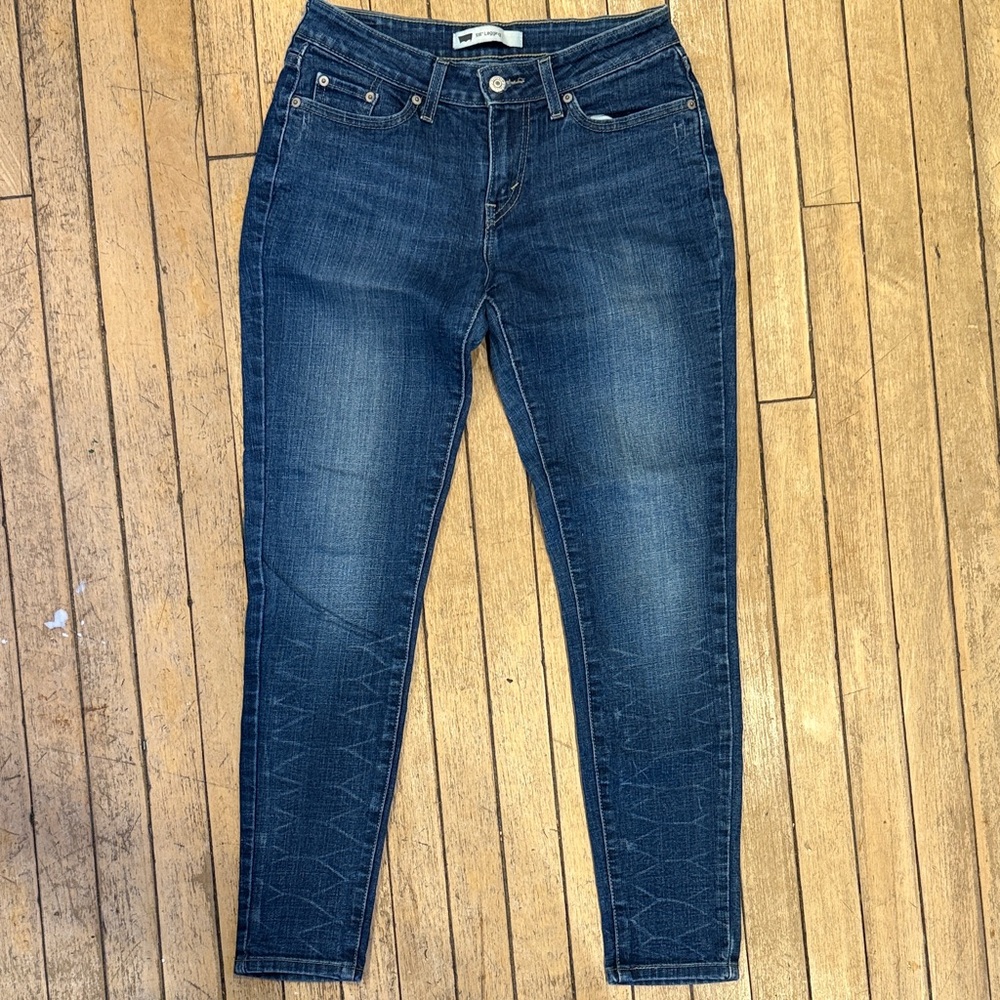 Size 7 Levi’s 535 Dark Blue Skinny Jeans